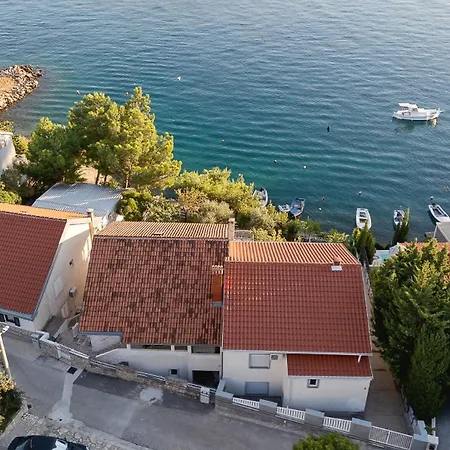 Porat Apartment *